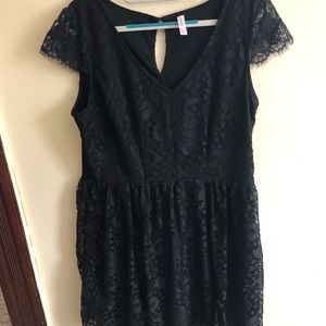 XL Black lace cap sleeve dress